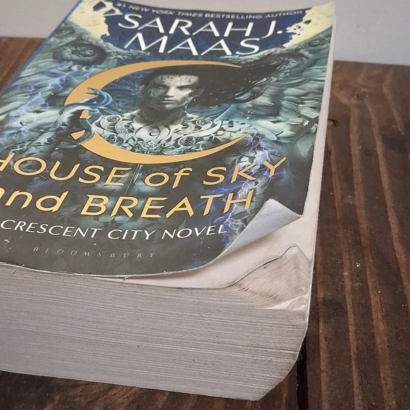 House of Sky and Breath By Sarah J. Maas - Picture 4 of 4